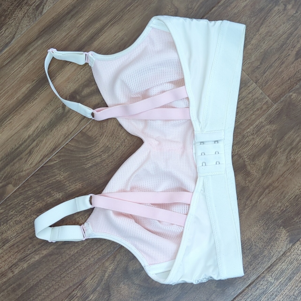 Triaction by Triumph Free Motion W Bra - Picture 2 of 6